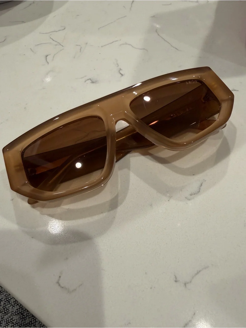 DEZI eyewear Backtrack Brown Bold Sunglasses